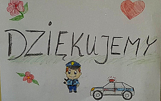 Mieszkańcy dziękują braniewskim policjantom za kontakt w czasie kwarantanny. Chwalą ich za empatię i troskę